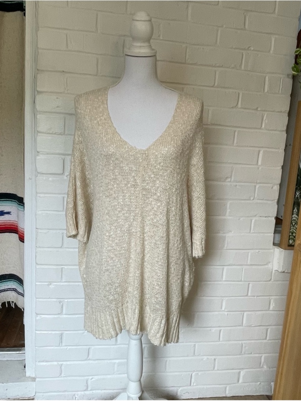 Amuse Oversized V-Neck Sweater Tunic Cream & Gold Women’s Size Medium